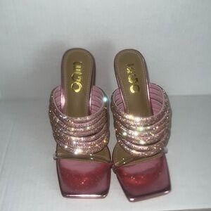 Pink glittery high heels‎